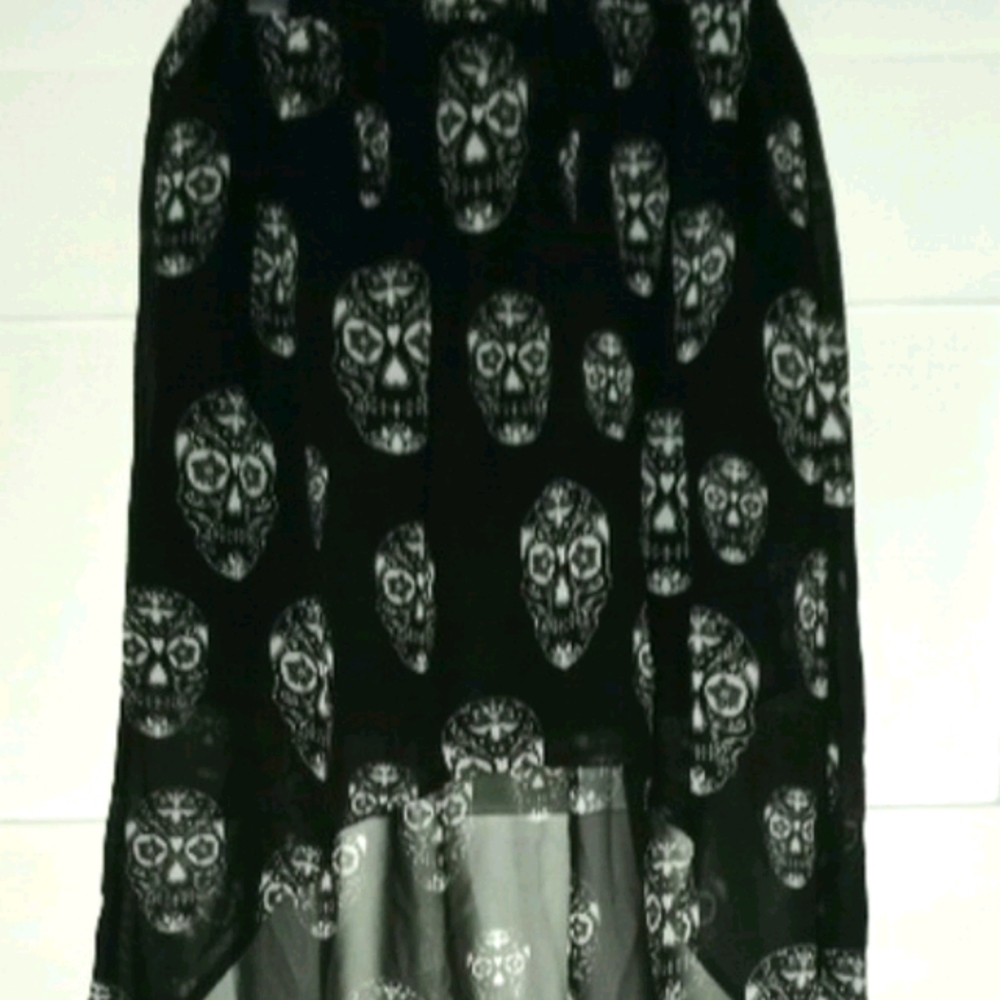 🦋 SZ 2 High low skull skirt.